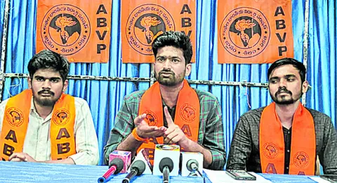 ఐసెట్‌ నిర్వహిస్తే అడ్డుకుంటాం 