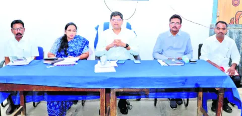 ప్రతి దరఖాస్తును క్షుణ్ణంగా పరిశీలించాలి