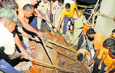 Officials not informing family members about Simhachalam incident7