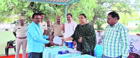 చట్టాలపై చెంచులకు అవగాహన 