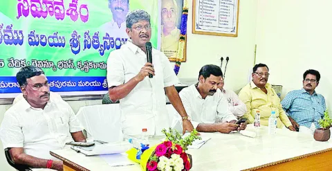 ఉద్యోగుల సమస్యలు పరిష్కరించాలి 