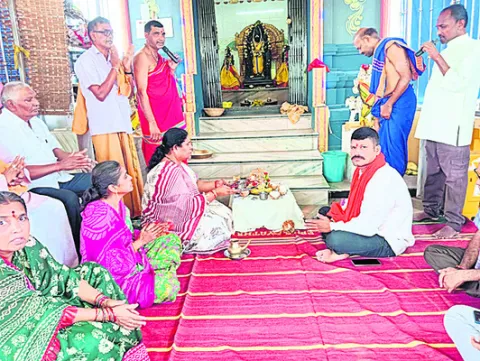 ఆర్మీకి మద్దతుగా ఆలయంలో పూజలు