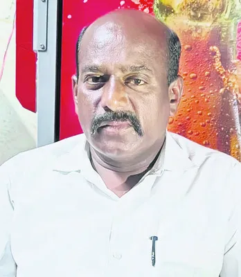 పత్రికా స్వేచ్ఛపై పోలీసుల దాడి దుర్మార్గం