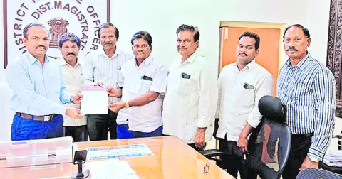 పాఠశాల విద్యను కాపాడాలి 