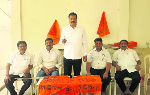 ప్రతి తరగతికి ఉపాధ్యాయుడిని నియమించాలి