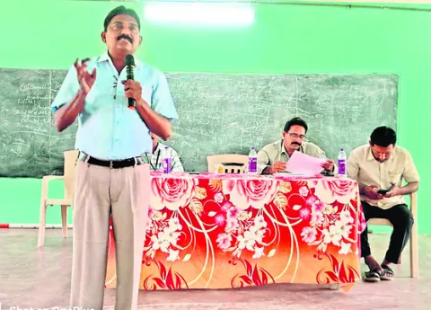 కడప వీఅండ్‌ఎస్‌ఓ సస్పెన్షన్‌   