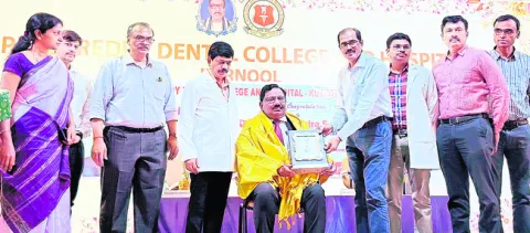 ఏటా బెస్ట్‌ కాలేజీ అవార్డు 