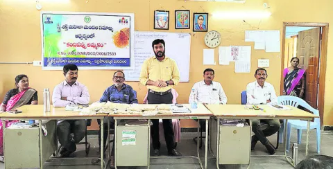 అందరికీ చదవదం,  రాయడం రావాలి