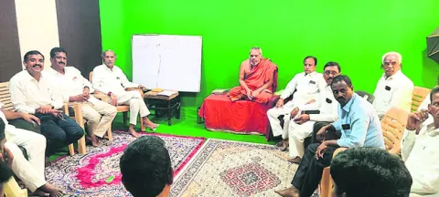 ‘అందరికీ వేదం అందిస్తాం’