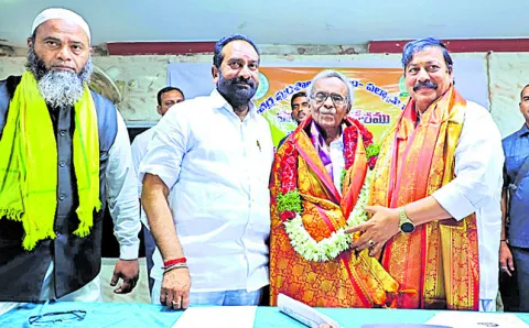 మున్సిపల్‌ చైర్మన్‌గా మదార్‌ సాహెబ్‌ బాధ్యతల స్వీకరణ 