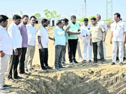 ఆస్పత్రి పనుల్లో వేగం పెంచాలి 
