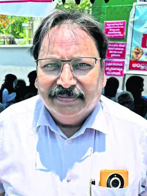 ప్రాథమిక పాఠశాలలను  కొనసాగించాలి