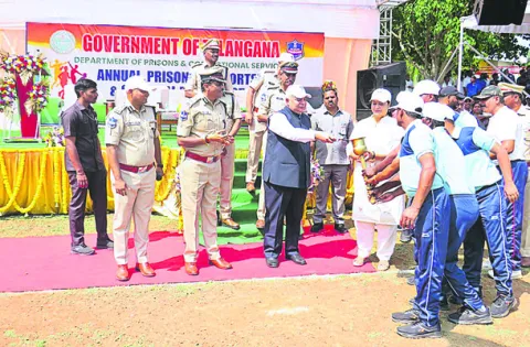 ఖైదీల్లో మానసిక పరివర్తన రావాలి 