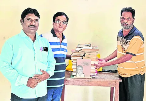 పుస్తక హుండీకి విశేష స్పందన