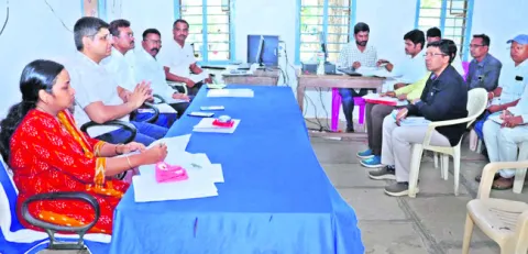 చట్ట ప్రకారమే అర్జీలను పరిశీలించాలి