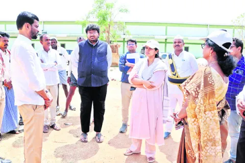 రైతులను ఇబ్బంది పెట్టొద్దు