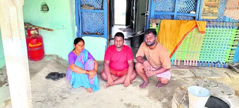 అమ్మే.. అన్నీ తానై
