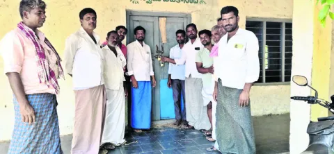 ‘కర్ణాటక వడ్లనే కొనుగోలు చేస్తుండ్రు’ 