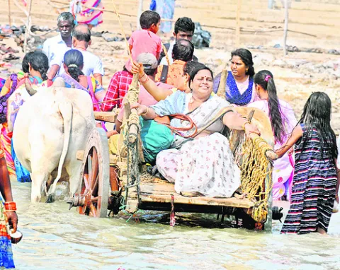 ఎడ్లబండ్ల నుంచి హెలికాప్టర్‌ దాకా..
