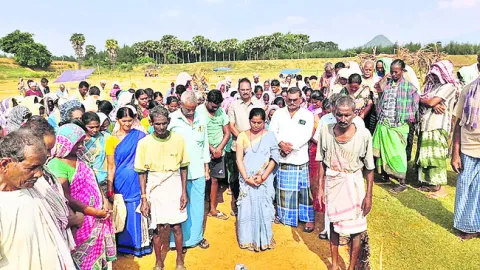 వీర జవాన్‌ మృతికి ఉపాధి కూలీల నివాళి 