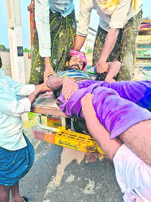 సాయానికి వెళ్లి.. చావు బతుకుల్లోకి.. 