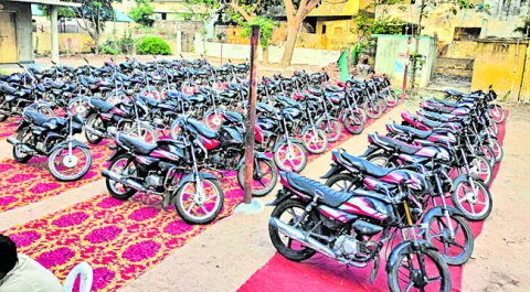 బైక్‌ చోరీల ముఠా ఆటకట్టు 