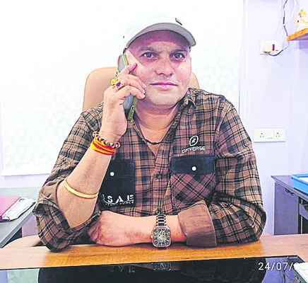 ఎక్కడ చూసినా చెత్తా చెదారమే  
