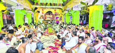 ప్రతిధ్వనించిన వేదఘోష
