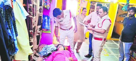 భార్యను హత్య చేసిన భర్త  
