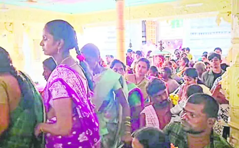 అయినవిల్లిలో భక్తుల సందడి