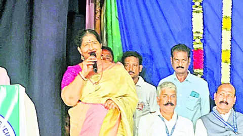 కళలను ప్రోత్సహించాలి 