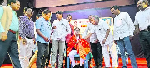 కులమతాల అడ్డుగోడలు పోవాలి 
