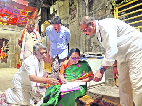 సింహాచలం ఈవోగా సుజాత బాధ్యతల స్వీకరణ 