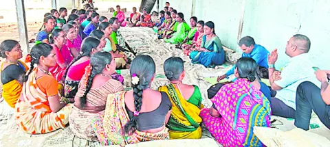 సీ్త్రనిధి.. వడ్డీ ఏదీ?