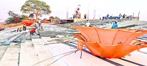 పుష్కరఘాట్‌ పులకించేలా.. 
