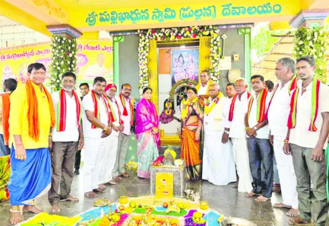 జాతరలో సునీతారెడ్డి పూజలు 
