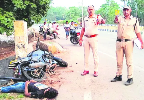 వాహనం అదుపుతప్పి  యువకుడి మృతి 