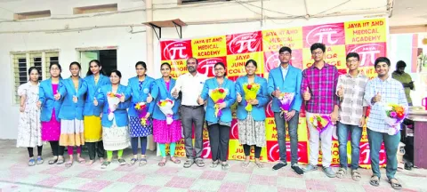 జయ విద్యార్థులకు అత్యుత్తమ ర్యాంకులు