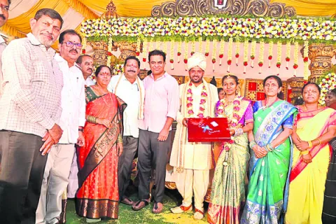 కేటీఆర్‌ బిజీ..బిజీ