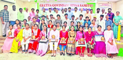 పట్టుదలతో శ్రమిస్తేనే భవిత 