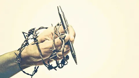 ప్రజాస్వామ్యంలో పత్రికా స్వేచ్ఛ కీలకం 