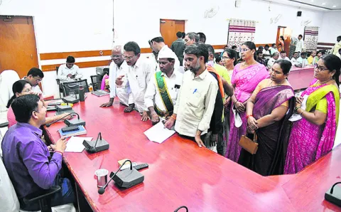 బారులు తీరి.. సమస్యలు నివేదించి