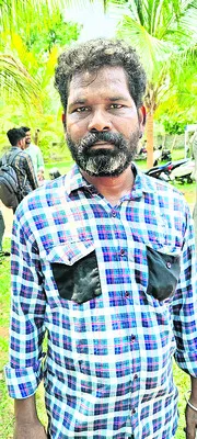 దస్తావేజు ఇవ్వకుండా వీఆర్వో వేధిస్తున్నారు... 
