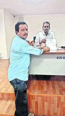 వికలాంగుడి భూమి కబ్జాకు యత్నం.. 
