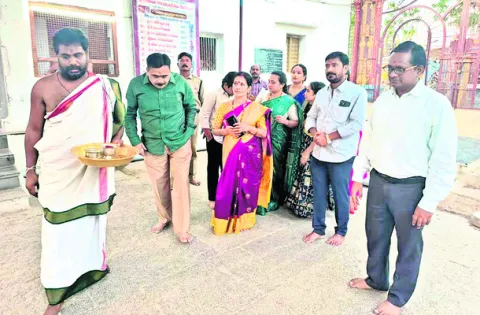 భక్తిశ్రద్ధలతో చండీ హోమం