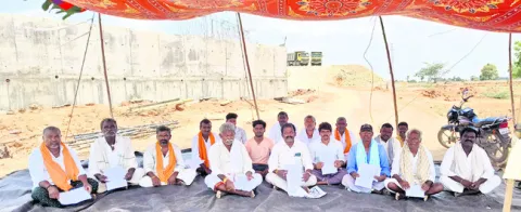 భూ నిర్వాసితులకు నష్టపరిహారం అందజేయాలి 