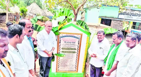 అందరి చూపూ ఖమ్మం వైపే..
