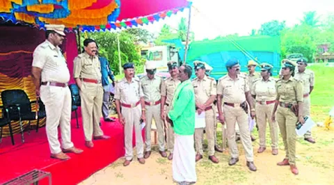 మంచి వ్యక్తిత్వం అలవరచుకోవాలి