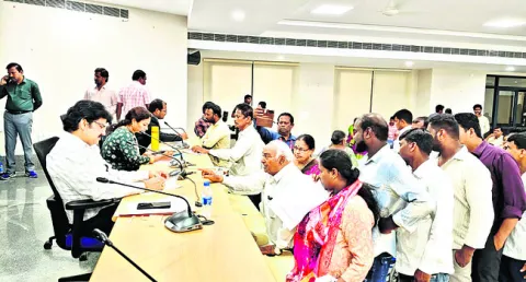 అర్జీలకు సత్వర పరిష్కారం చూపండి