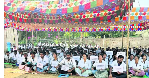 పశువైద్య విద్యార్థుల డిమాండ్లు నెరవేరేనా? 
